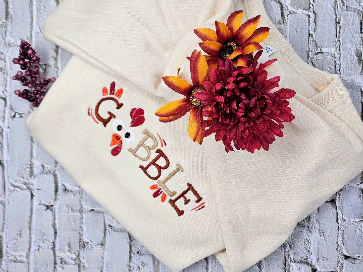 Cozy “Gobble” Thanksgiving Embroidered Sweatshirt – Cute Turkey Face Fall Crewneck for Women