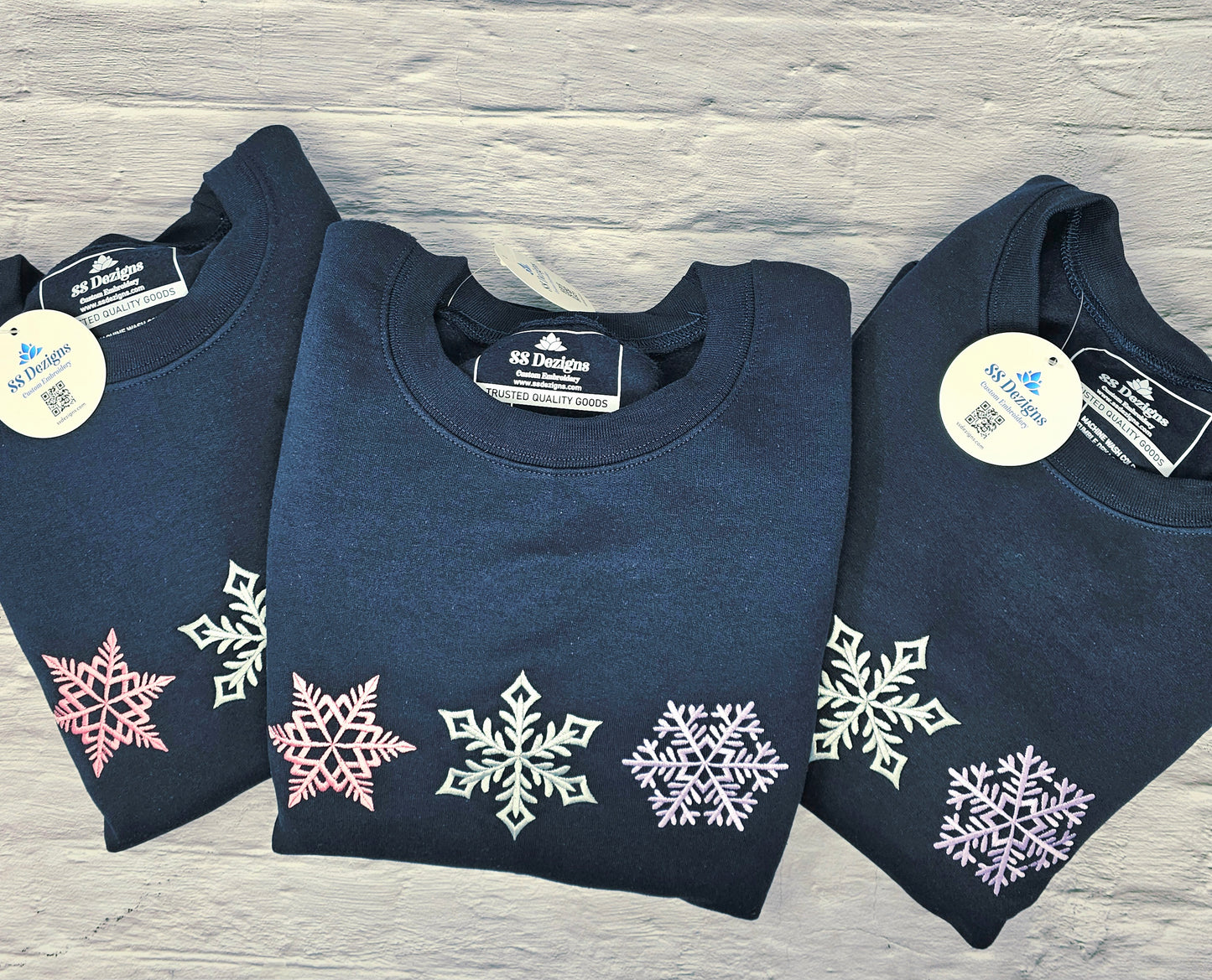 Embroidered Snowflake Sweatshirt – Navy Blue Winter Crewneck